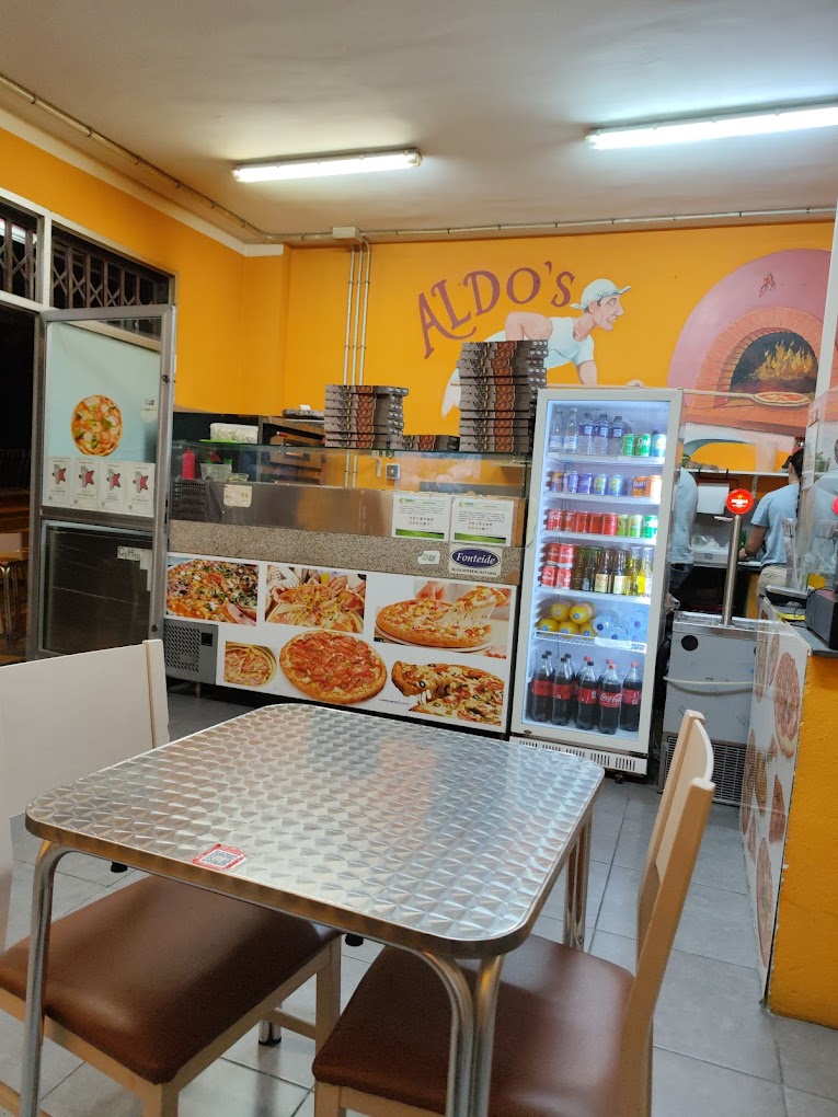 Interior Aldo's pizza
